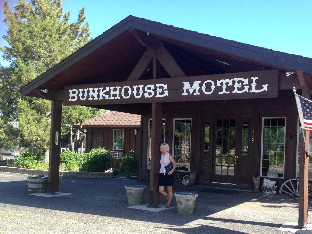 Bunkhouse Motel Guernsey 外观 照片